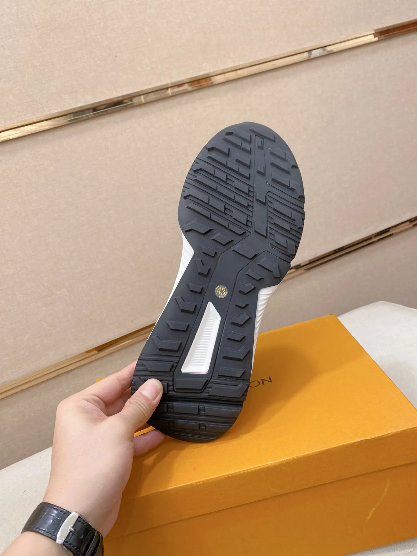 Men's shoes💰 462💰louis vuitton (Louis Vuitton/lv)🔍🔍The new counters are on sale at the same time. The uppers are imported from Italy. ⃣️Re-engraved🇮🇹💪💪, ⚠Sole: The original sole is specially provided by the original factory, the exclusive movable molded sole is super comfortable, ⚠Original and single goods 🔍high quality, you can enter and leave the counter at will, welcome to compare⚠. Code number: 38-44 (45/customized, non-refundable)